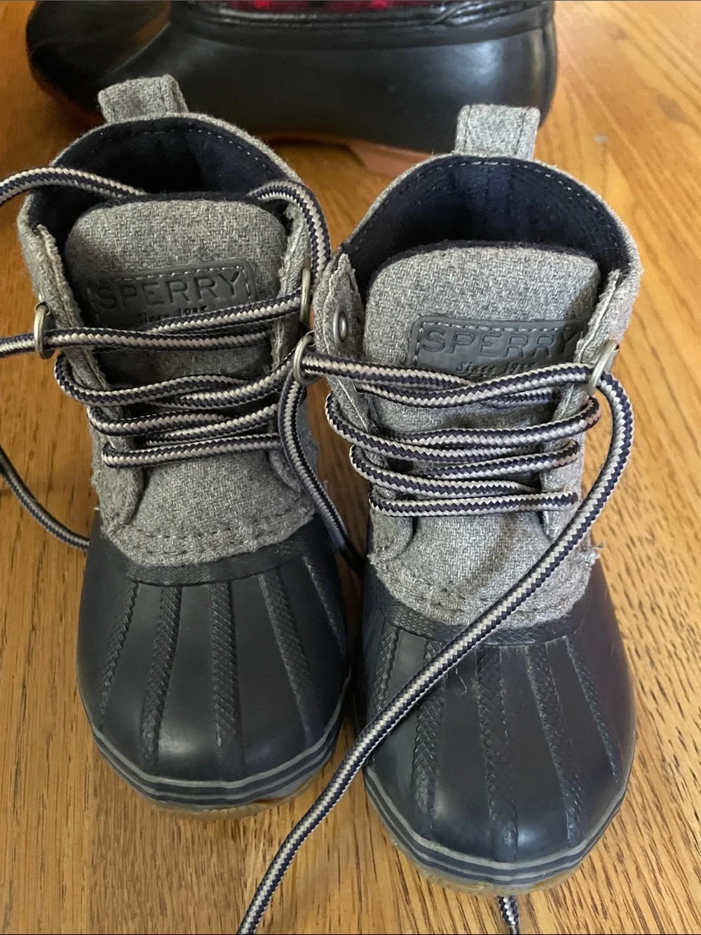 Sperry Kids Gray and Black Duck-Style Boots size 7